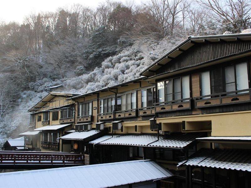 Отель Kurokawa Onsen Yama No Yado Shinmeikan Минамиогуни Экстерьер фото