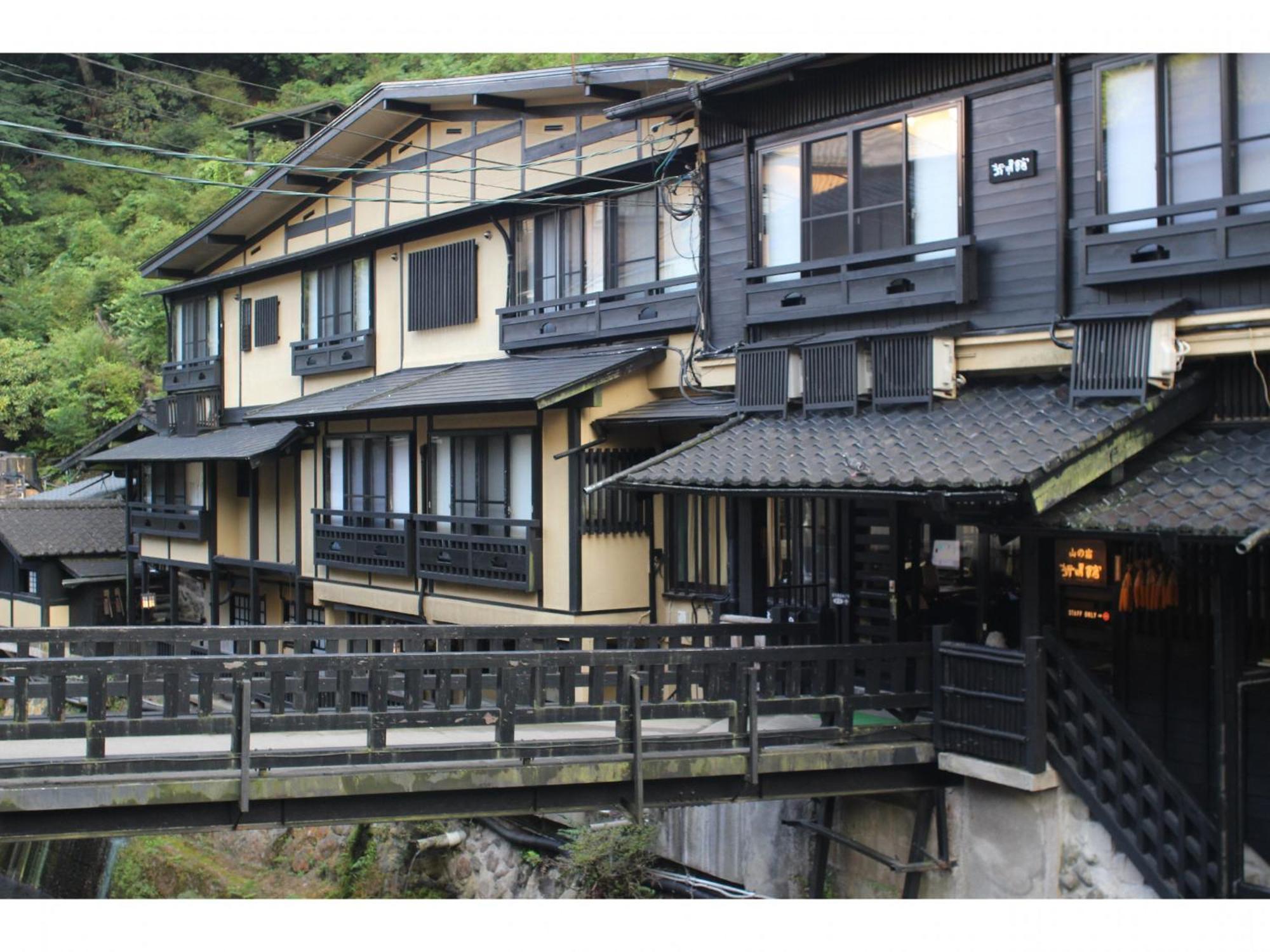 Отель Kurokawa Onsen Yama No Yado Shinmeikan Минамиогуни Экстерьер фото