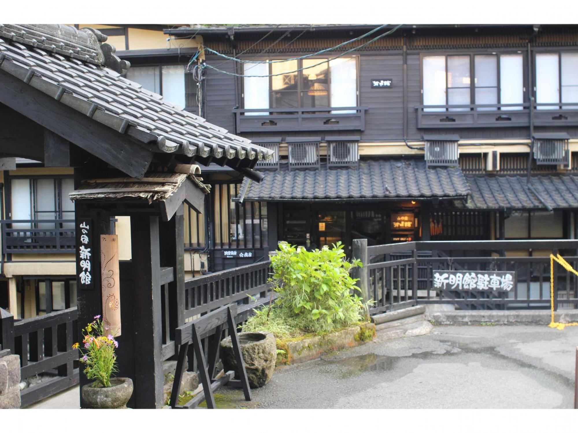 Отель Kurokawa Onsen Yama No Yado Shinmeikan Минамиогуни Экстерьер фото