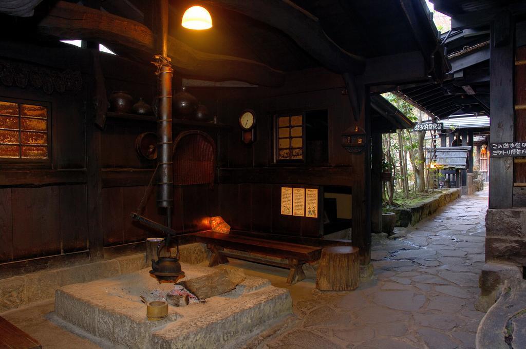 Отель Kurokawa Onsen Yama No Yado Shinmeikan Минамиогуни Экстерьер фото