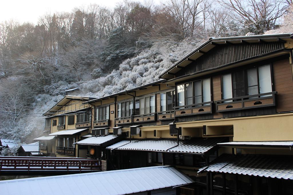 Отель Kurokawa Onsen Yama No Yado Shinmeikan Минамиогуни Экстерьер фото